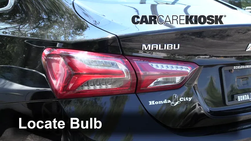 2020 Chevrolet Malibu LT 1.5L 4 Cyl. Turbo Éclairage Feux de marche arrière (remplacer une ampoule)